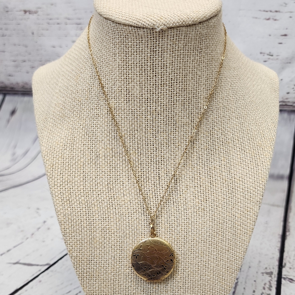 Vintage Gold‎ Tone Locket
